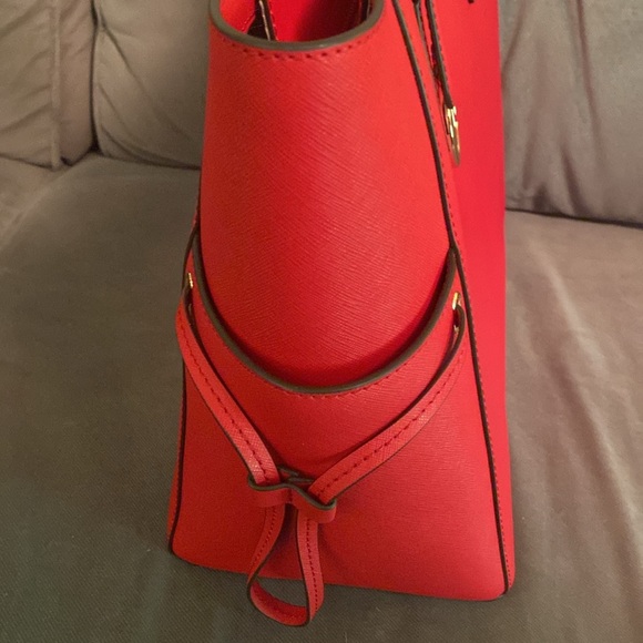 Michael Kors NWT Bright Red Travel Tote, Leather, width-17”, height-11.5”. Beaut - Picture 5 of 8